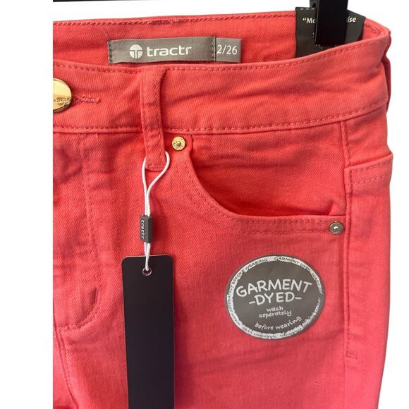 Tractr Women’s High Rise Burgundy Jeans Size 2 (26 Waist) NWT Stretch Denim - Picture 3 of 4